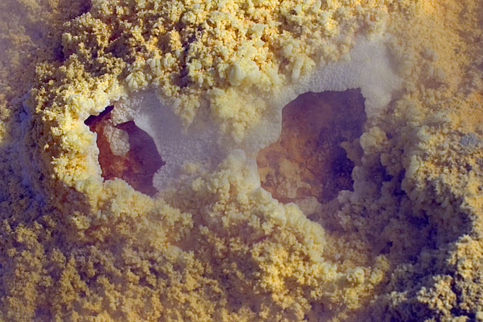 Vulcano: Crystalline and Molten sulphur
